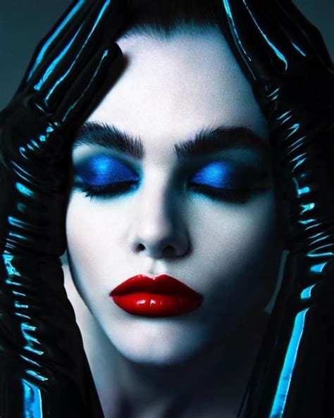 9 Best Makeup Artist.